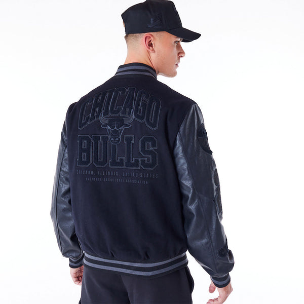 New Era Chicago Bulls NBA Patch College Jacke Black - Soulsideshop