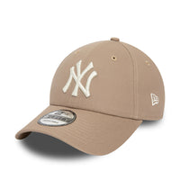 New Era New York Yankees League Essential 9FORTY Verstellbare Cap Beige