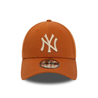 New Era New York Yankees League Essential 9FORTY Verstellbare Cap Brown
