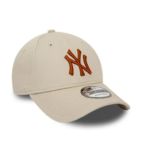 New Era New York Yankees League Essential 9FORTY Verstellbare Cap Beige