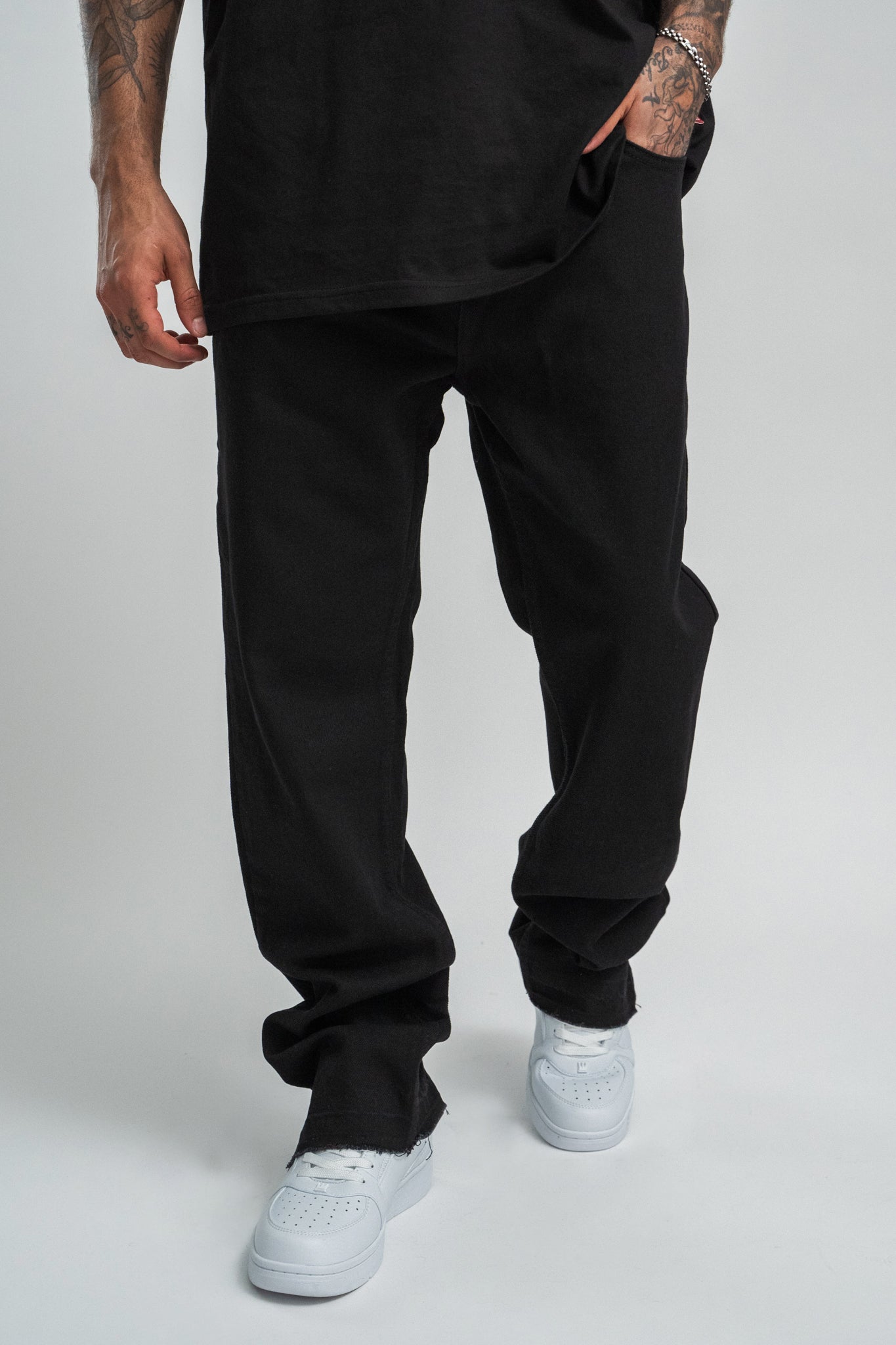 2Y Basic Relaxed Fit Destroyed Leg Jeans Black 2Y Basic Relaxed Fit Destroyed Leg Jeans Black