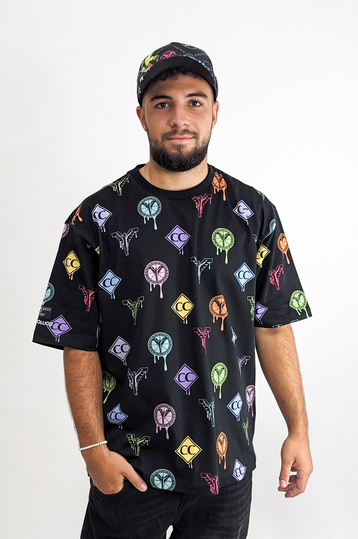 Carlo Colucci T-Shirt All Over Logo Black Multicolor Carlo Colucci T-Shirt All Over Logo Black Multicolor